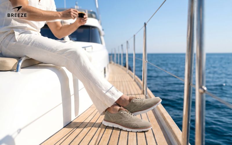 Versatile travel shoes for active professionals